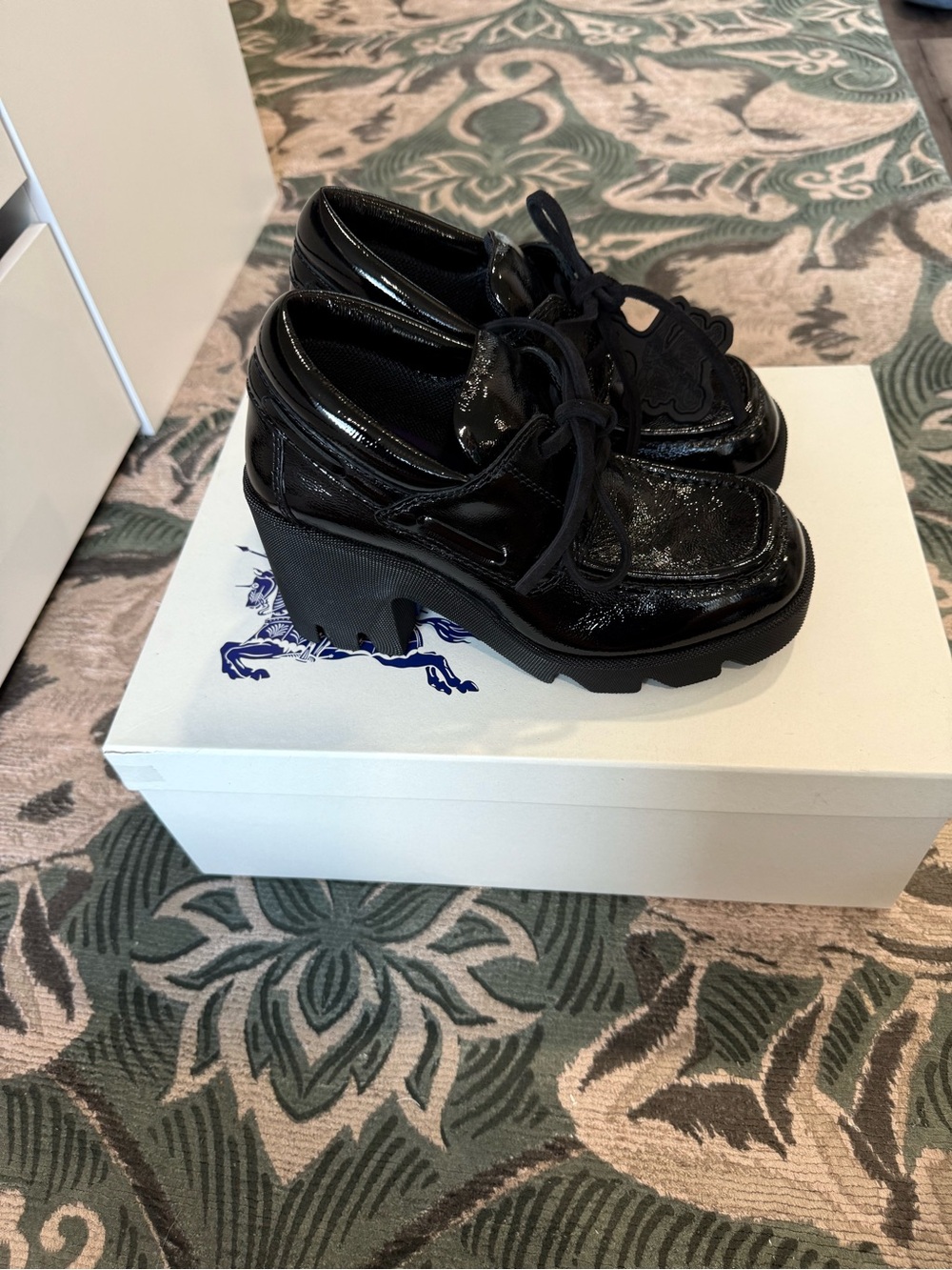 Burberry Patent Leather Lace-Up Men's Shoes in Black